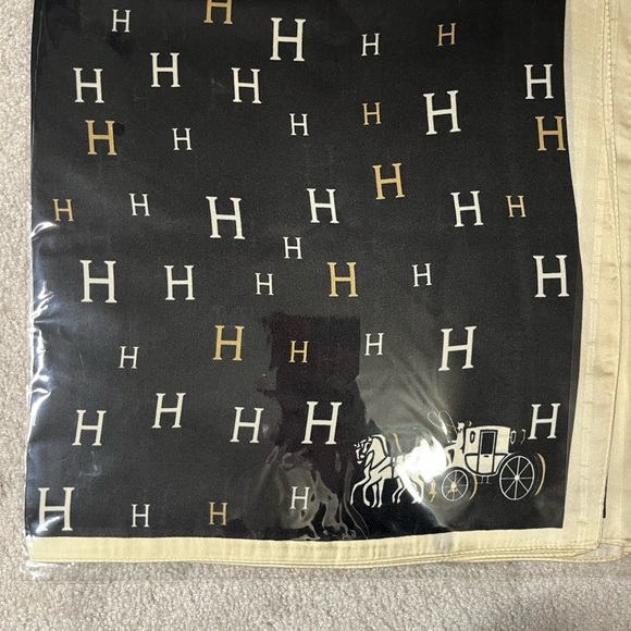 🖤NEW Black and Gold Designer Scarf - Picture 1 of 1